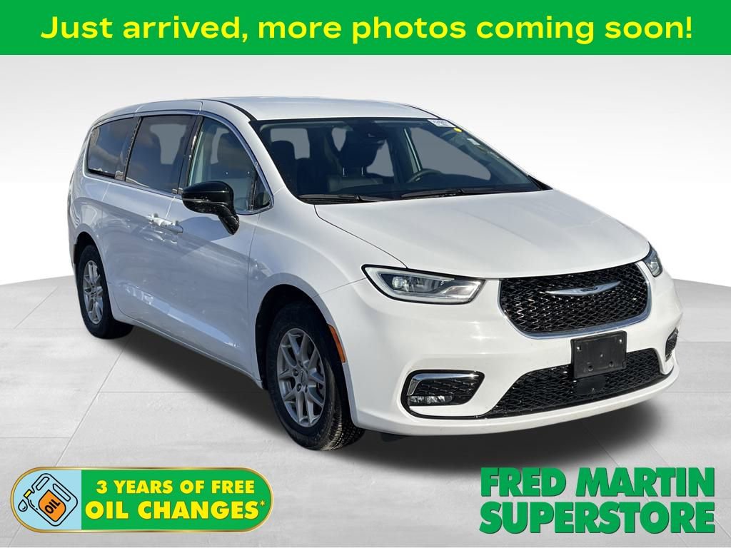 Used 2024 Chrysler Pacifica Touring-L