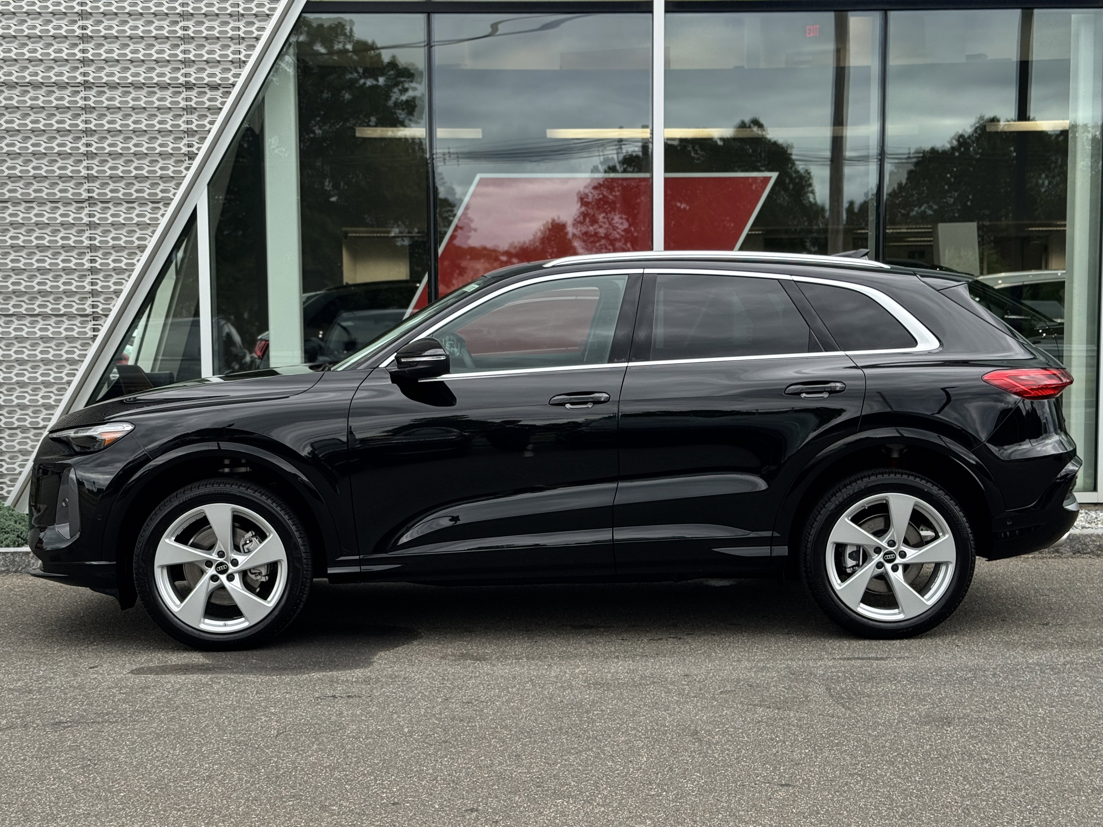 New 2025 Audi Q5 Premium Plus image 2