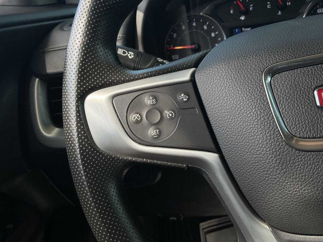 Used 2024 GMC Terrain SLE FWD image 25