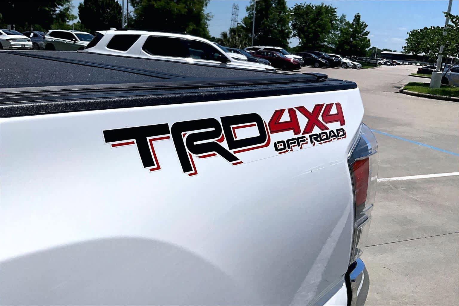 Used 2022 Toyota Tacoma TRD Off-Road AWD/4WD image 9