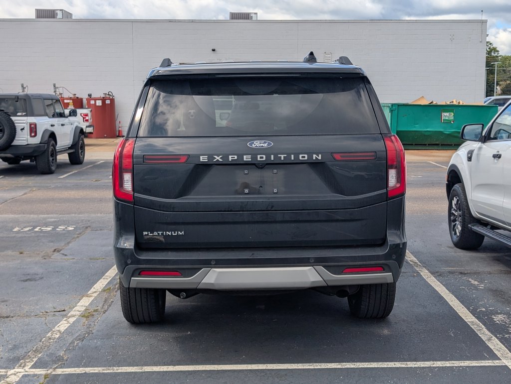 Used 2026 Ford Expedition Platinum w/ Driver's Package AWD/4WD image 6