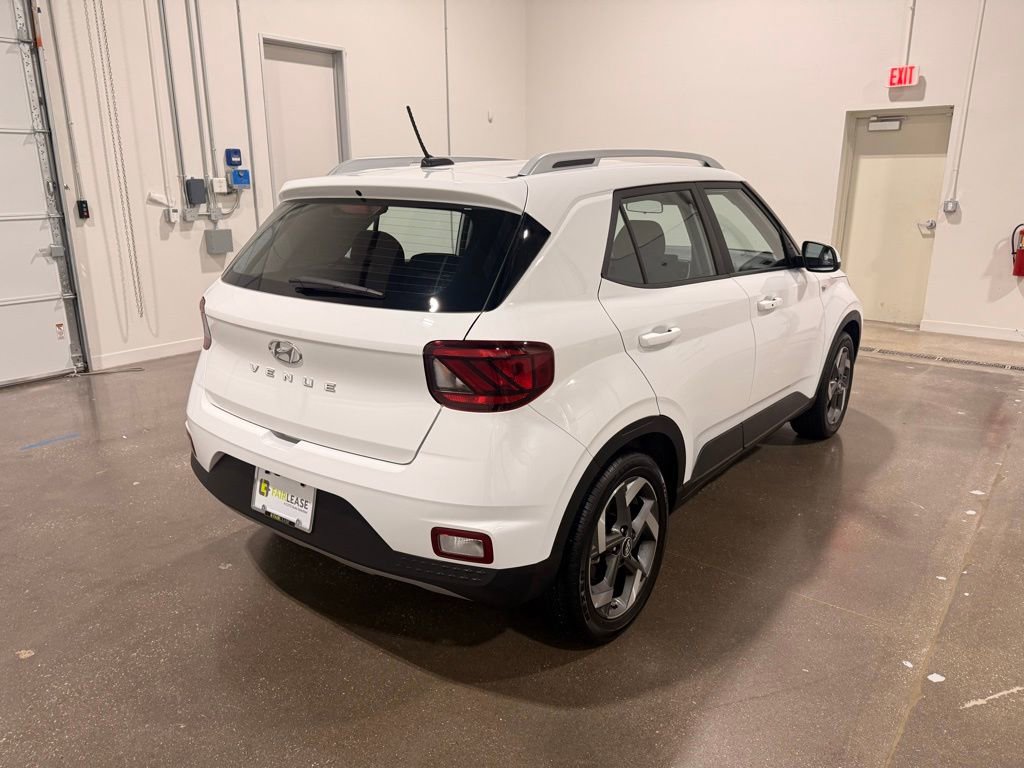 Used 2025 Hyundai Venue SEL FWD image 5