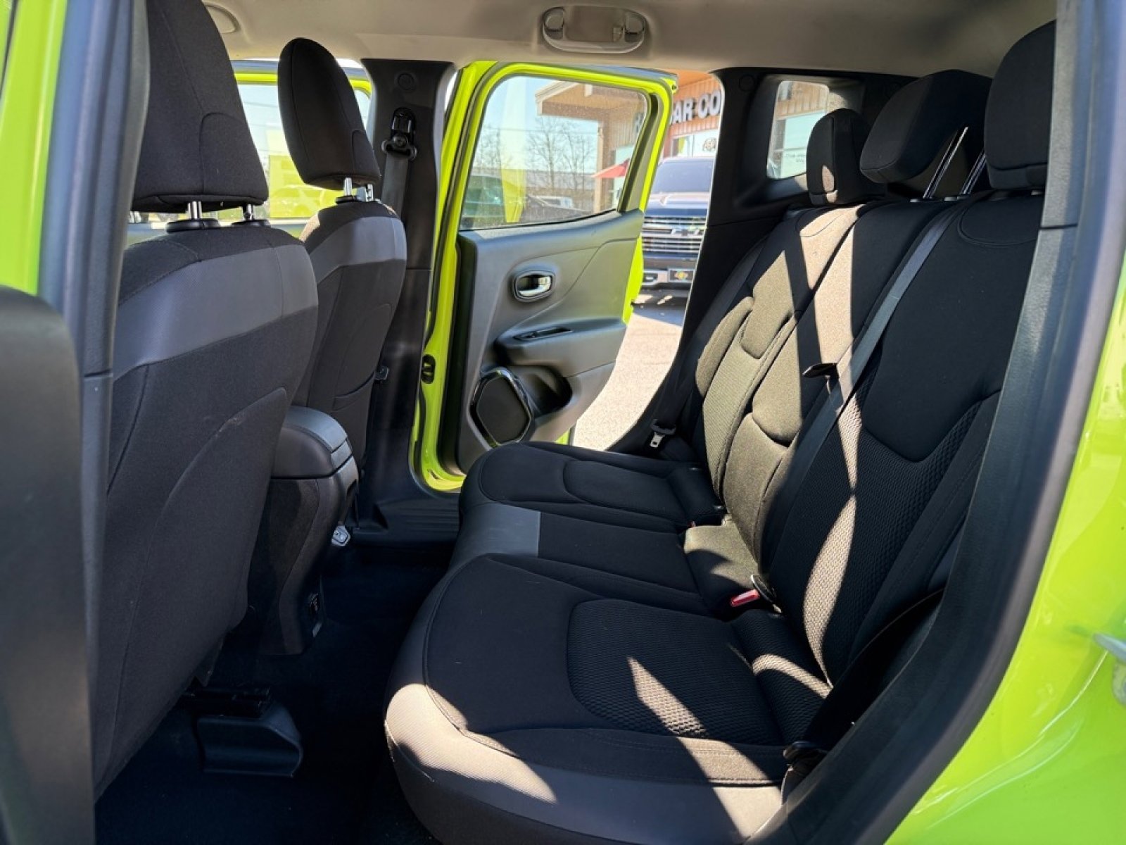Used 2018 Jeep Renegade Altitude image 14