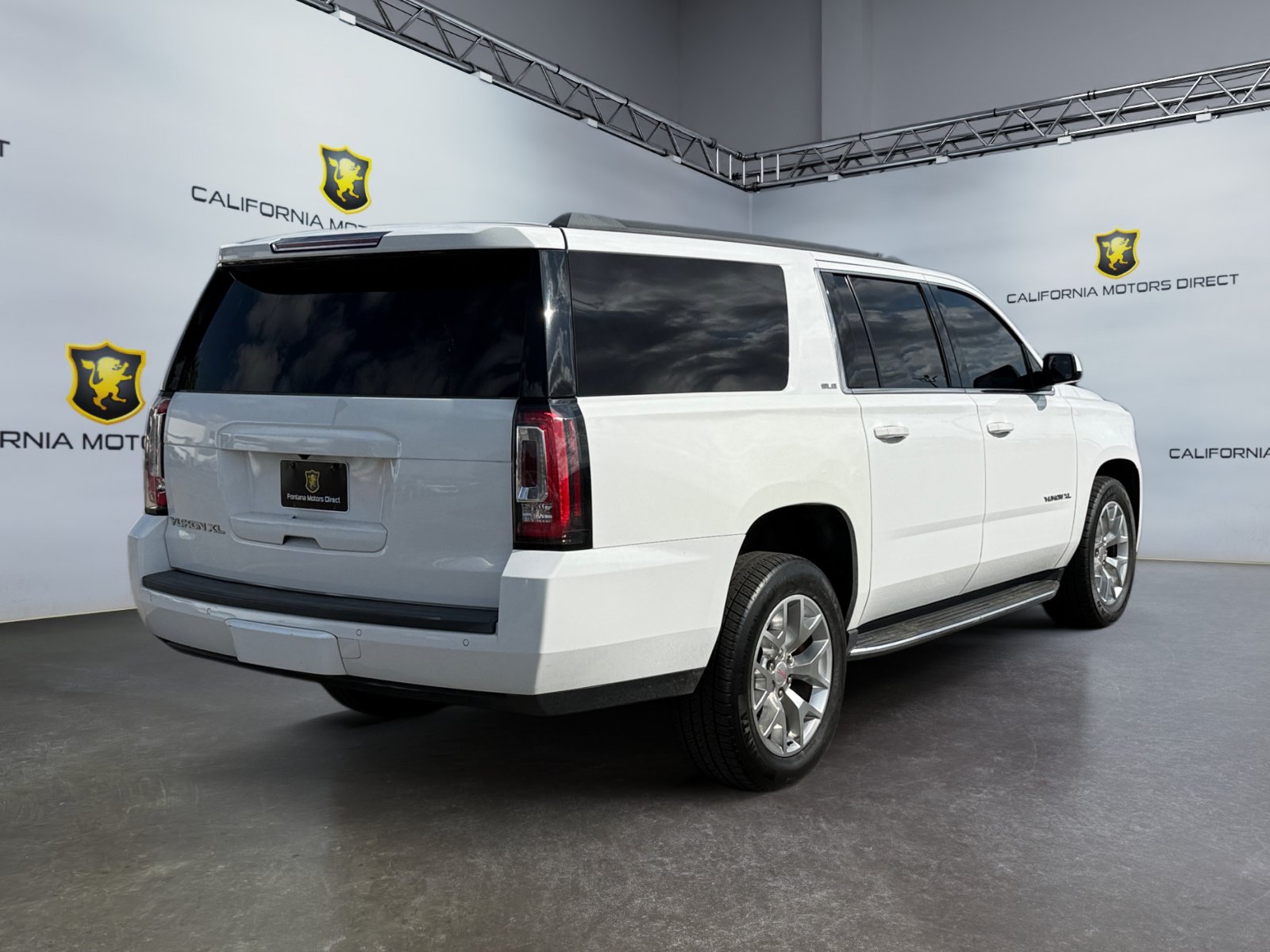Used 2020 GMC Yukon XL SLE w/ SLE Value Package RWD image 5