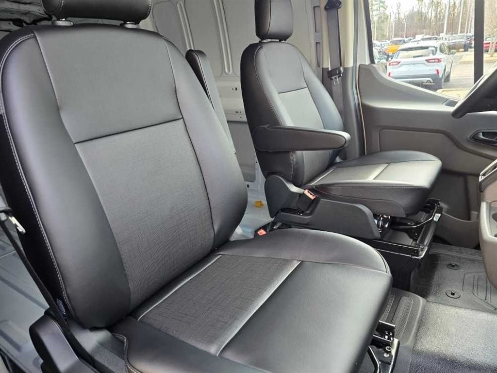 New 2026 Ford Transit 150 Low Roof RWD image 18
