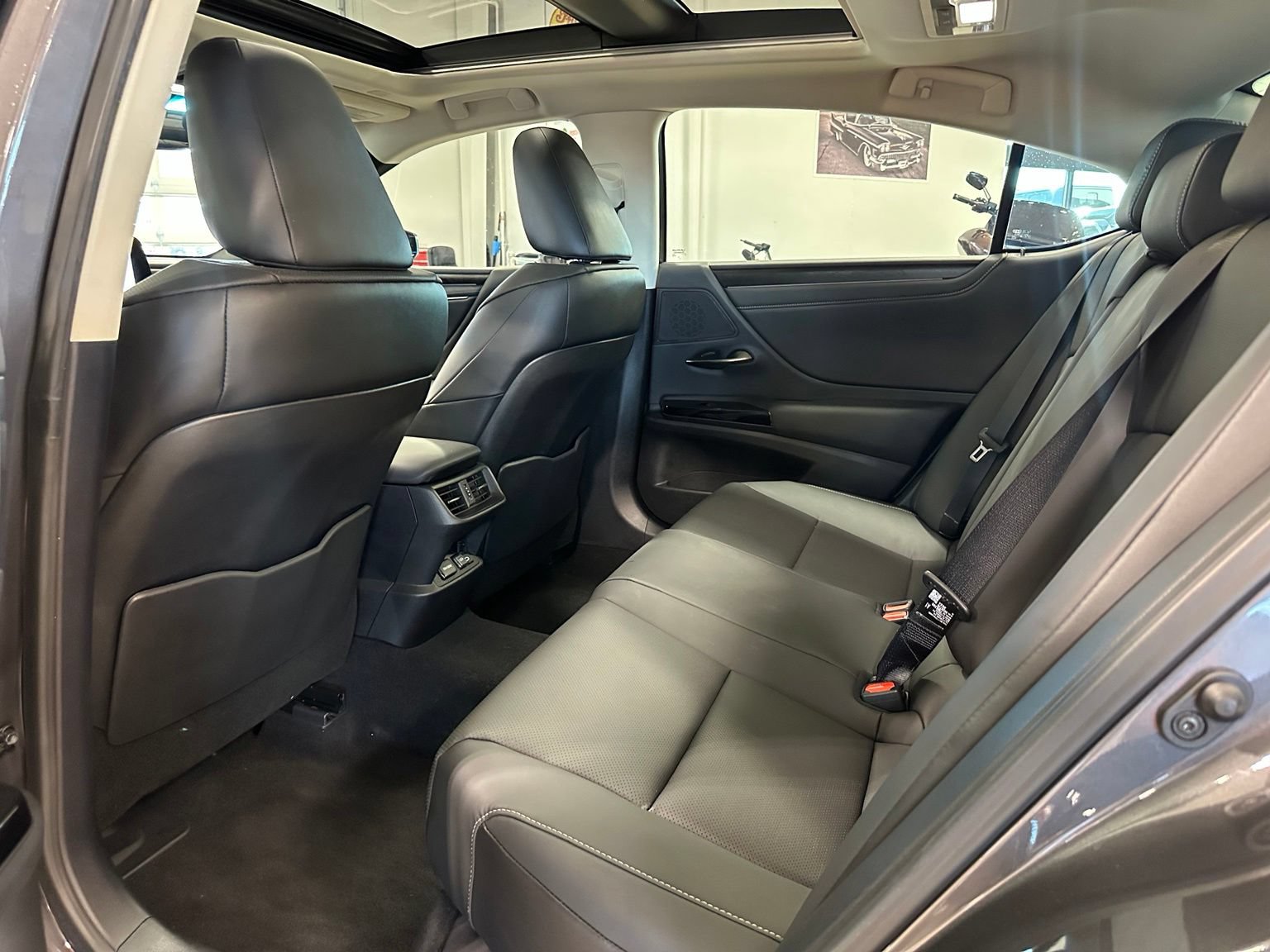 Used 2025 Lexus ES 350 w/ Premium Package FWD image 37