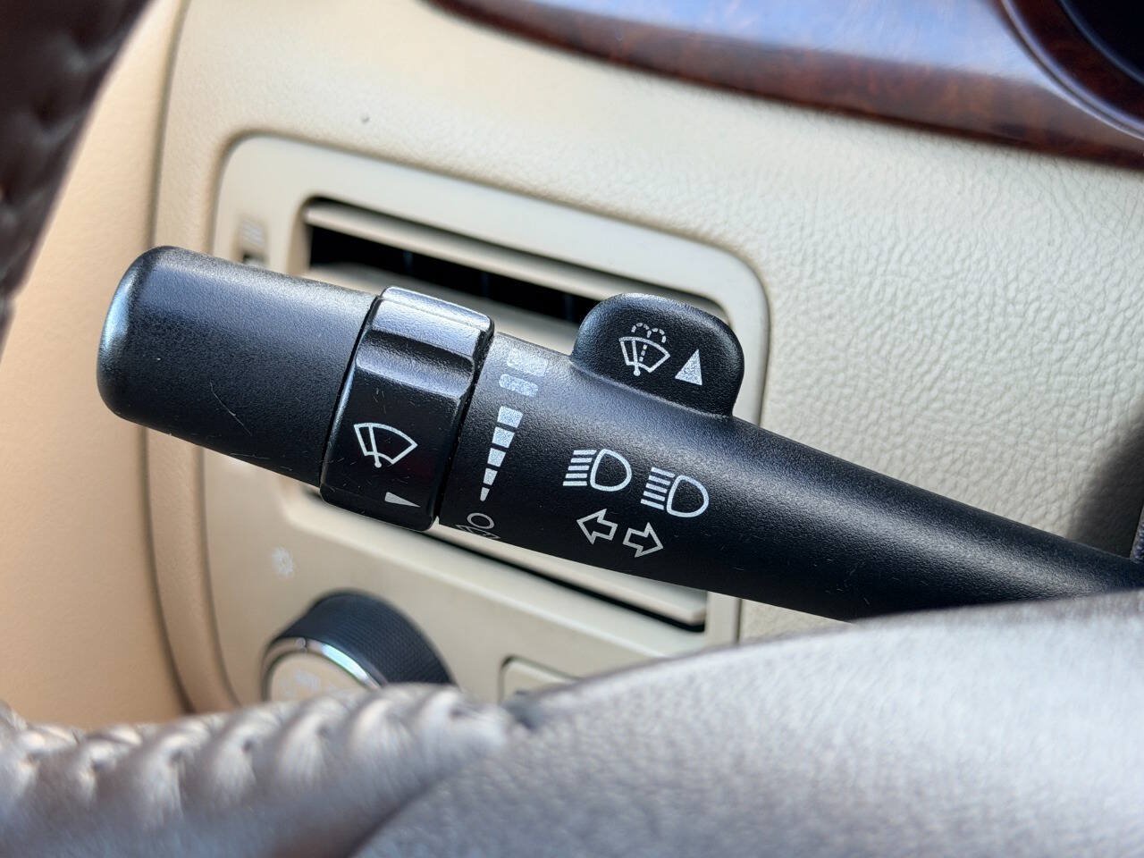 Used 2011 Buick Lucerne CXL FWD image 31