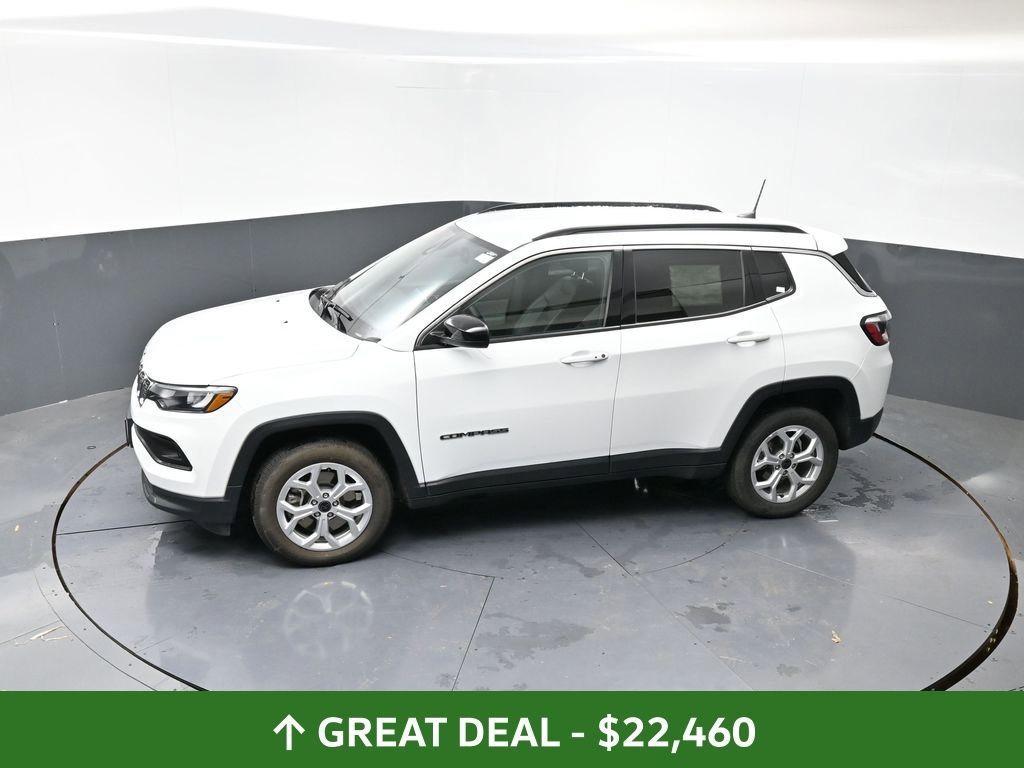 Used 2025 Jeep Compass Latitude image 20