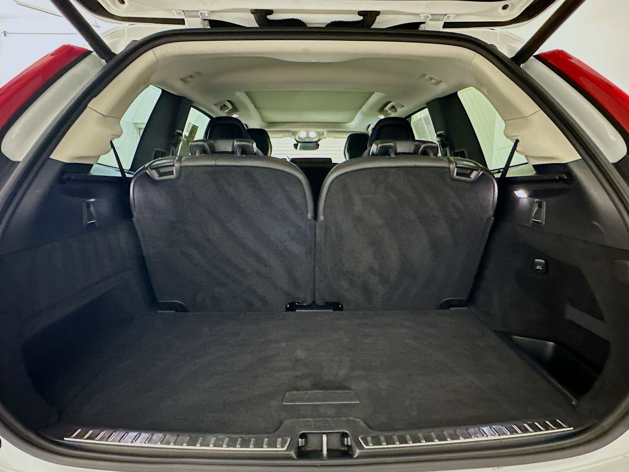 Used 2025 Volvo XC90 B5 Core image 32