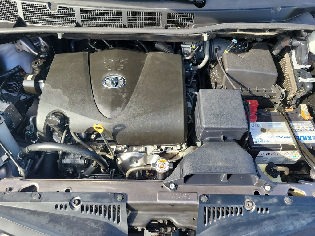 Used 2020 Toyota Sienna L w/ Carpet Mat Package image 27