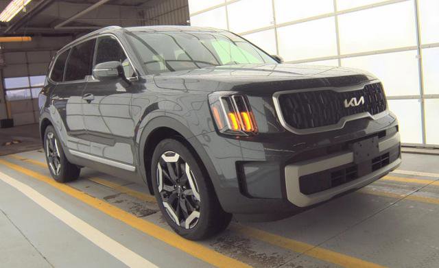 Used 2024 Kia Telluride EX image 2