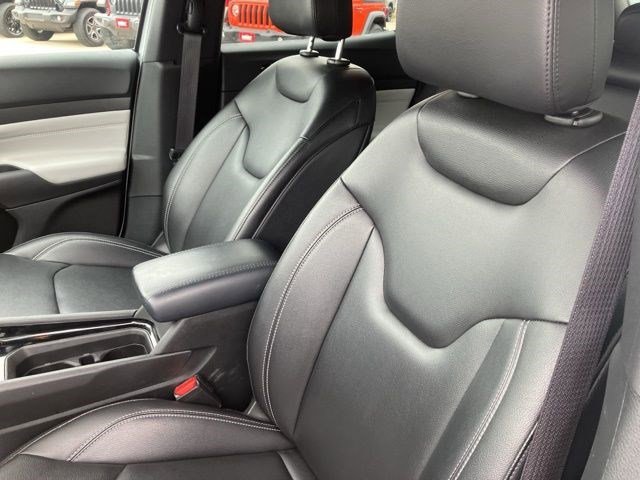 Certified 2025 Jeep Compass Limited image 10