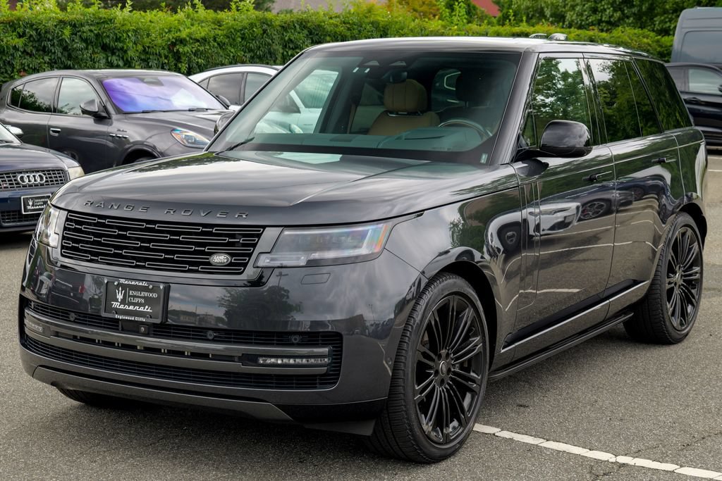 Used 2024 Land Rover Range Rover SE AWD/4WD image 3