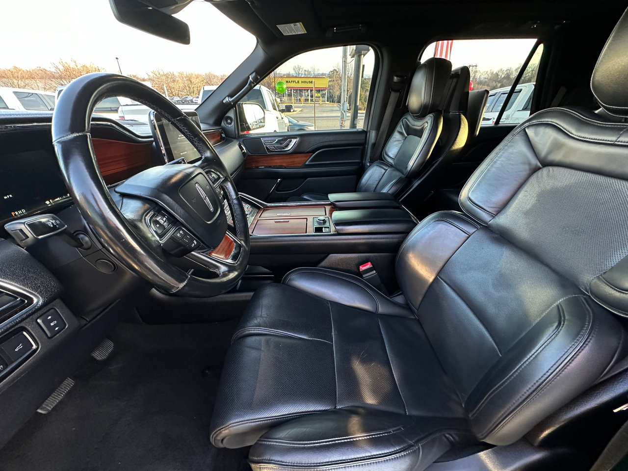 Used 2018 Lincoln Navigator Reserve w/ Technology Package image 12