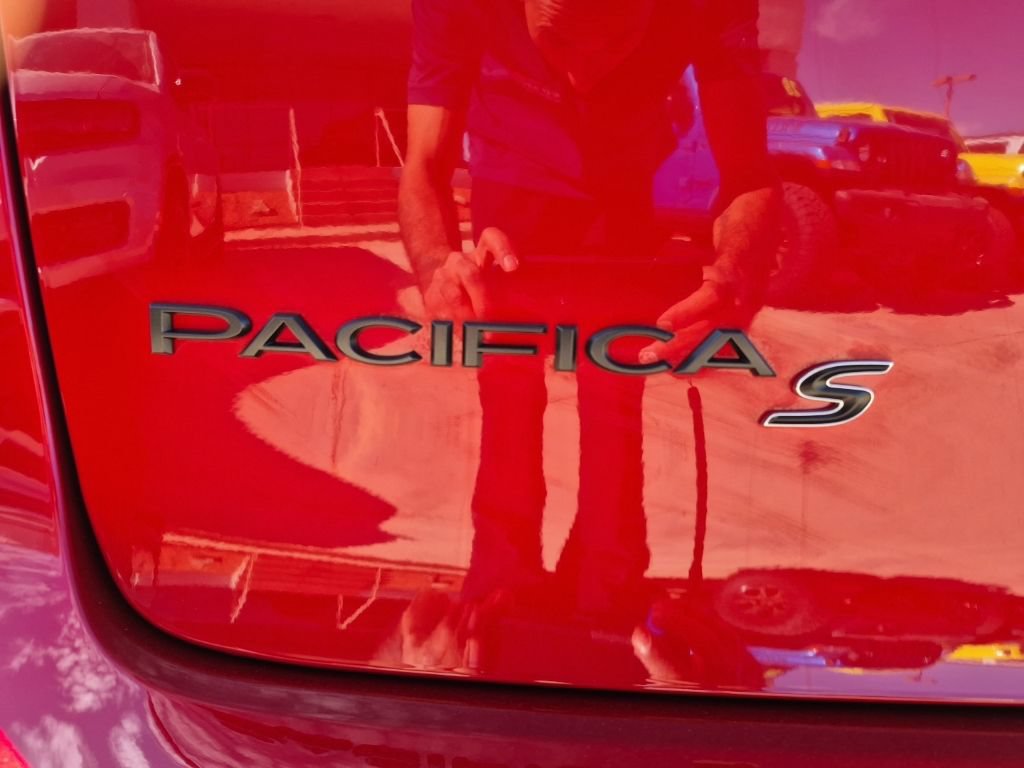 New 2025 Chrysler Pacifica Limited w/ Trailer Tow Group FWD image 51