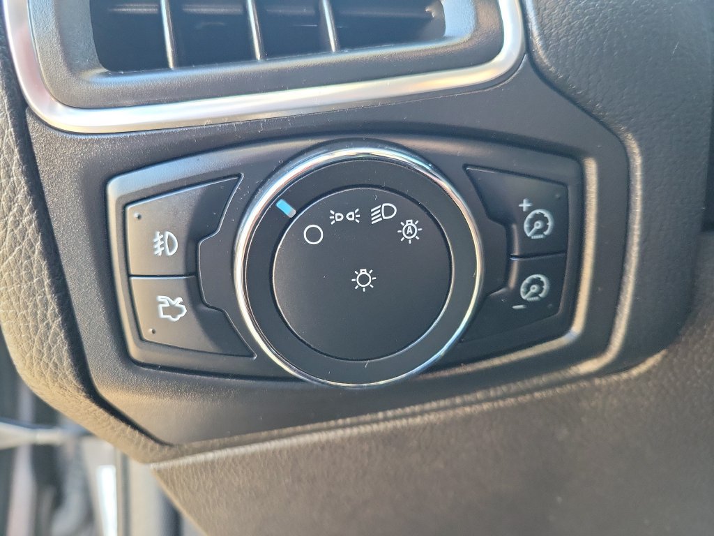 Used 2013 Ford Focus Titanium FWD image 19