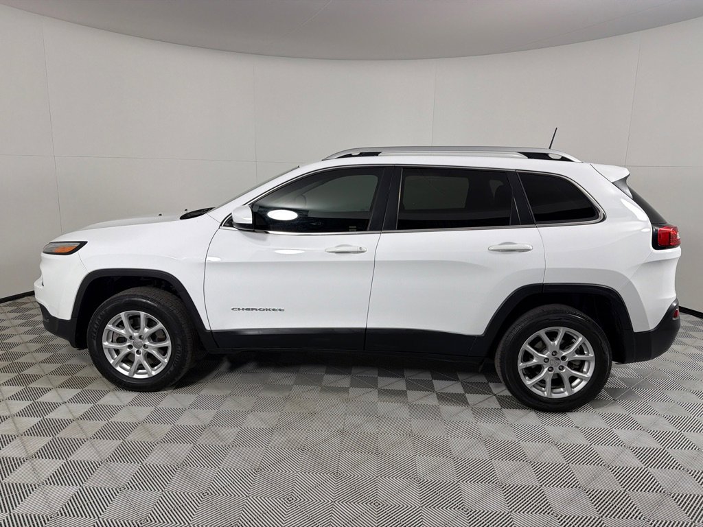 Used 2018 Jeep Cherokee Latitude w/ Cold Weather Group image 8