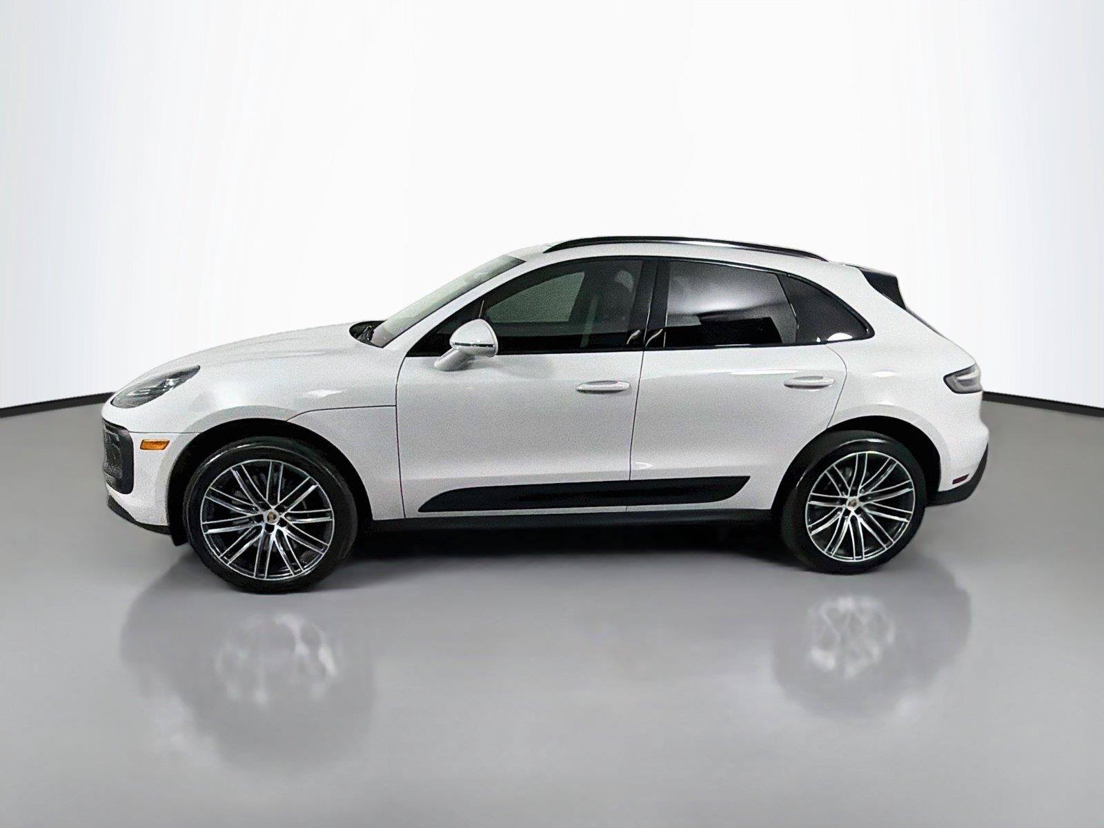 Certified 2025 Porsche Macan GTS AWD/4WD image 2