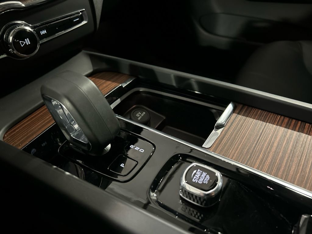 Certified 2024 Volvo XC60 B5 Plus w/ Climate Package image 19