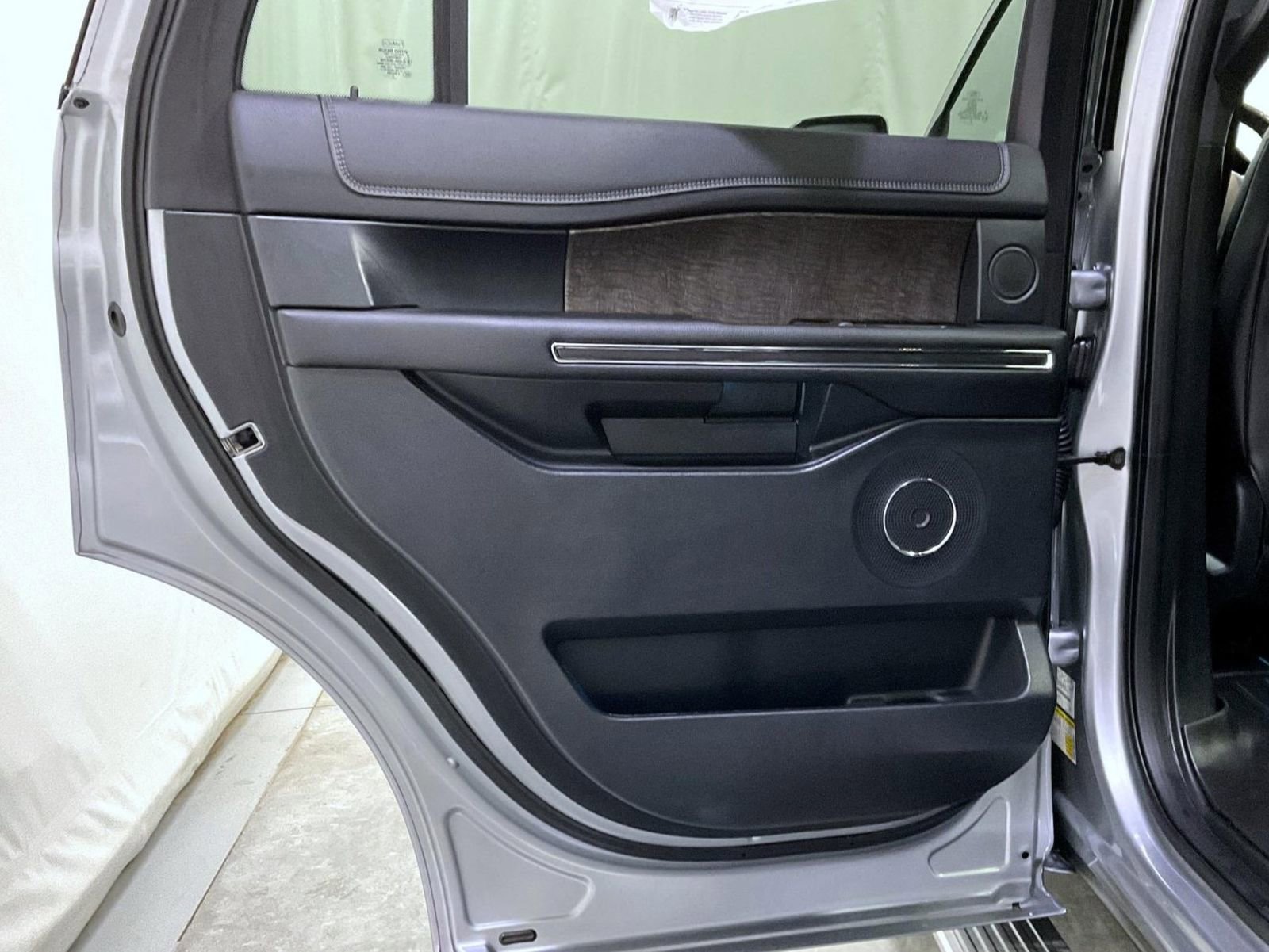 Used 2021 Ford Expedition Limited image 22