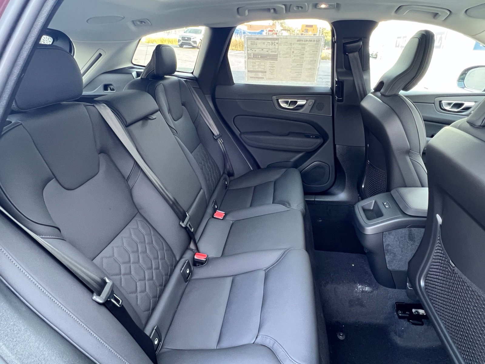 New 2027 Volvo XC60 B5 Plus AWD/4WD image 16