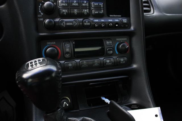 Used 2000 Chevrolet Corvette Coupe w/ Memory Pkg RWD image 14