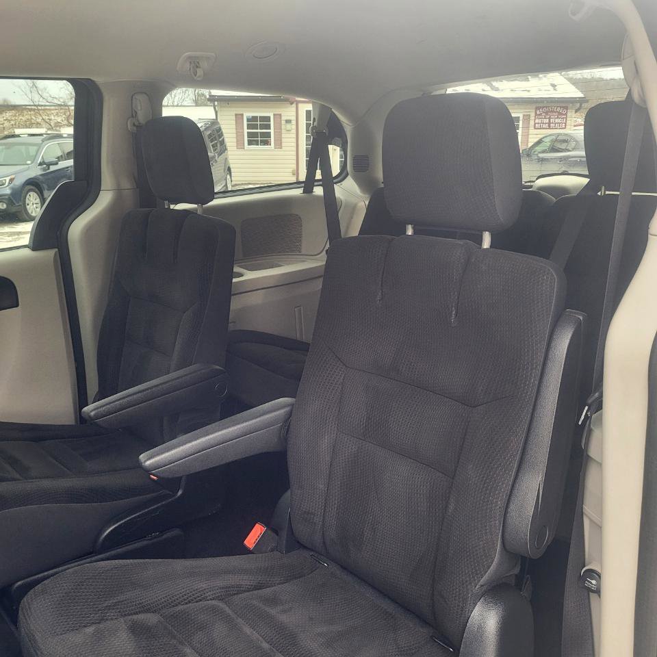 Used 2019 Dodge Grand Caravan SE w/ UConnect Hands-Free Group image 26