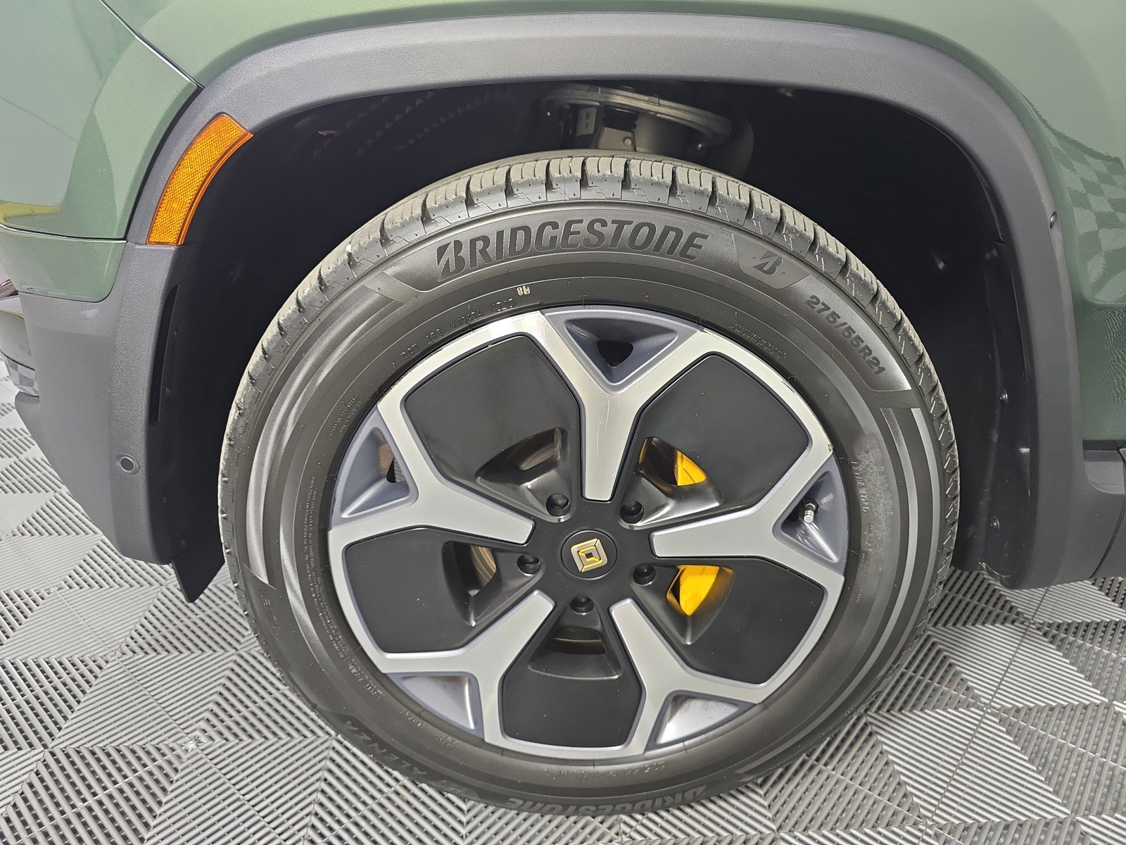 Used 2024 Rivian R1S Adventure image 9