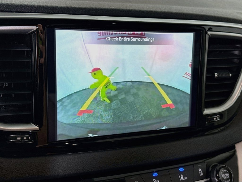 Used 2024 Chrysler Pacifica Touring-L FWD image 6