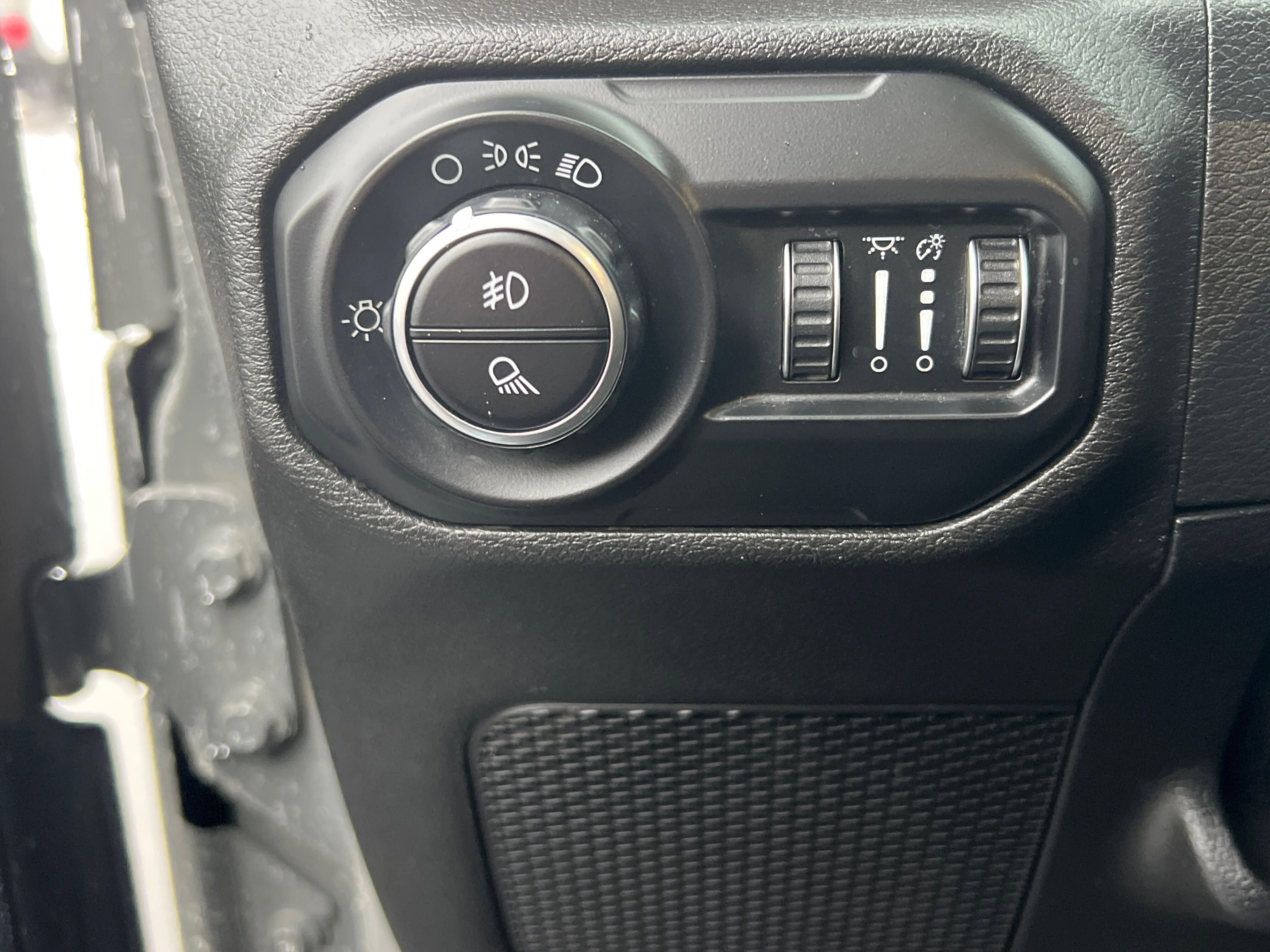 Used 2021 Jeep Gladiator Sport image 20