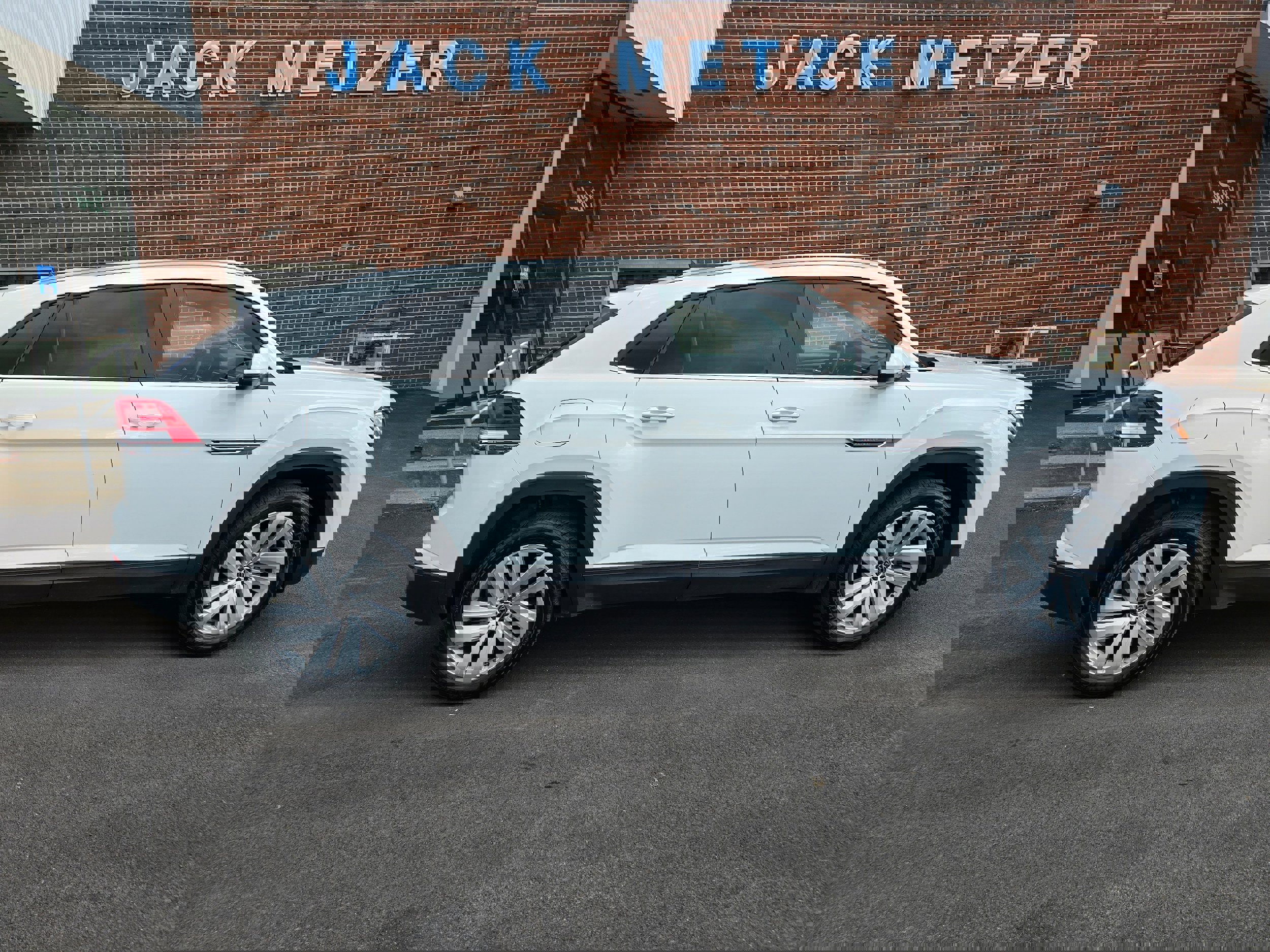 Certified 2022 Volkswagen Atlas Cross Sport SE image 8