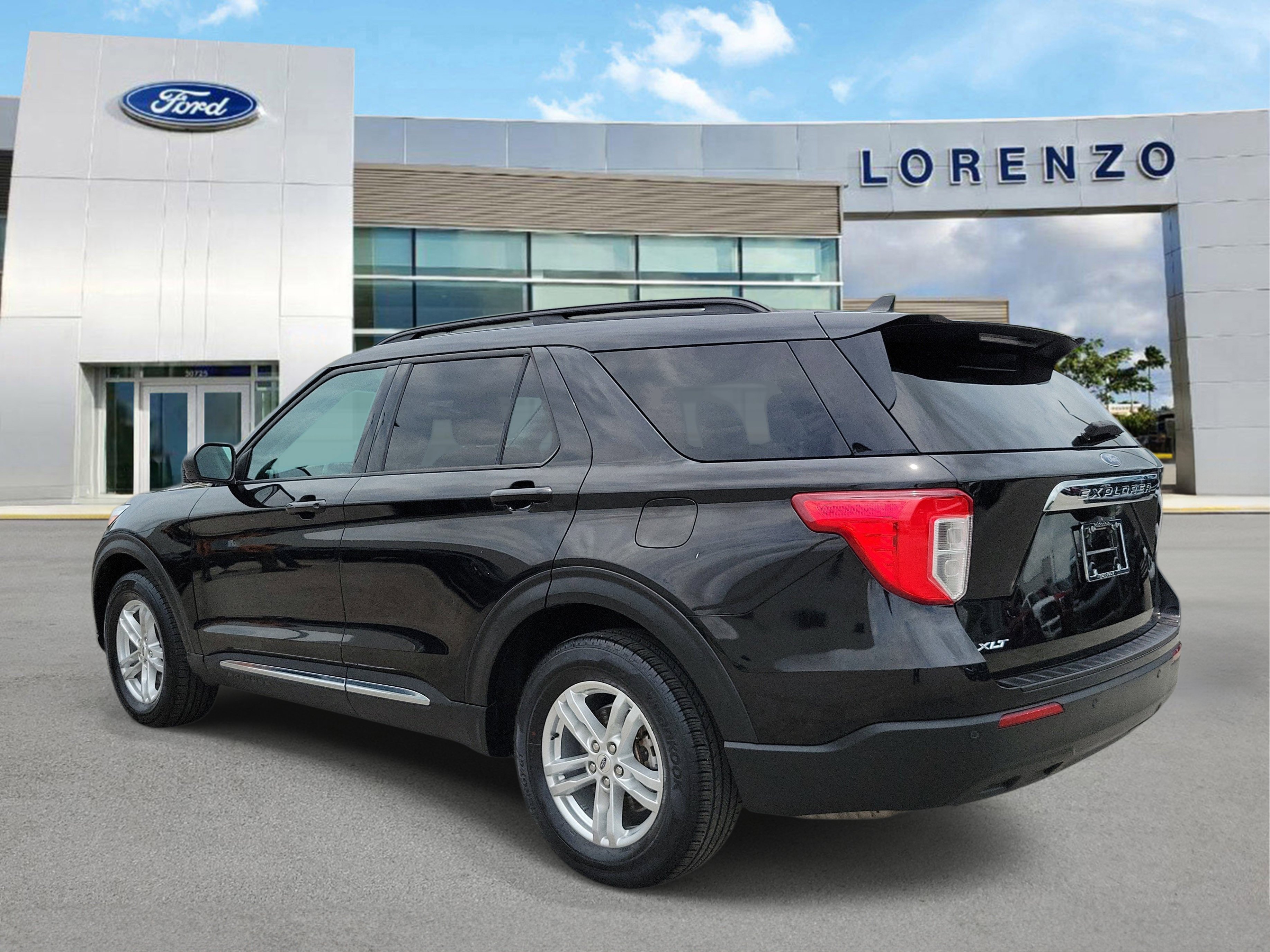 Used 2023 Ford Explorer XLT RWD image 7