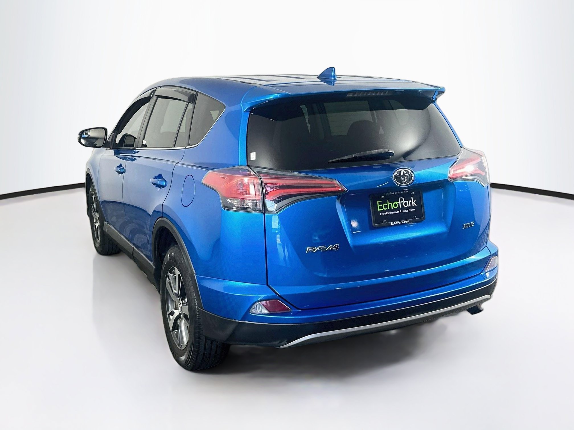 Used 2018 Toyota RAV4 XLE FWD image 5
