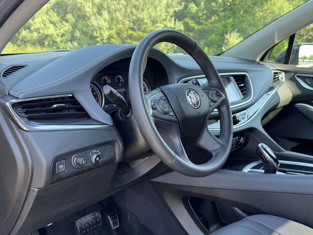 Used 2020 Buick Enclave Essence AWD/4WD image 2