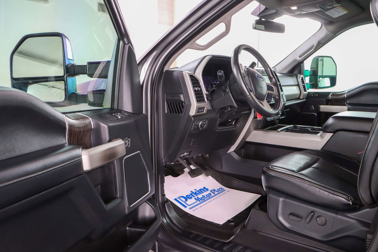 Used 2020 Ford F250 Lariat w/ Lariat Value Package image 3