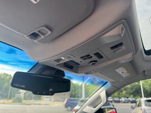 Used 2020 Chevrolet Suburban Premier AWD/4WD image 19