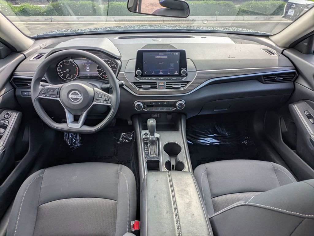 Used 2025 Nissan Altima 2.5 SV FWD image 25