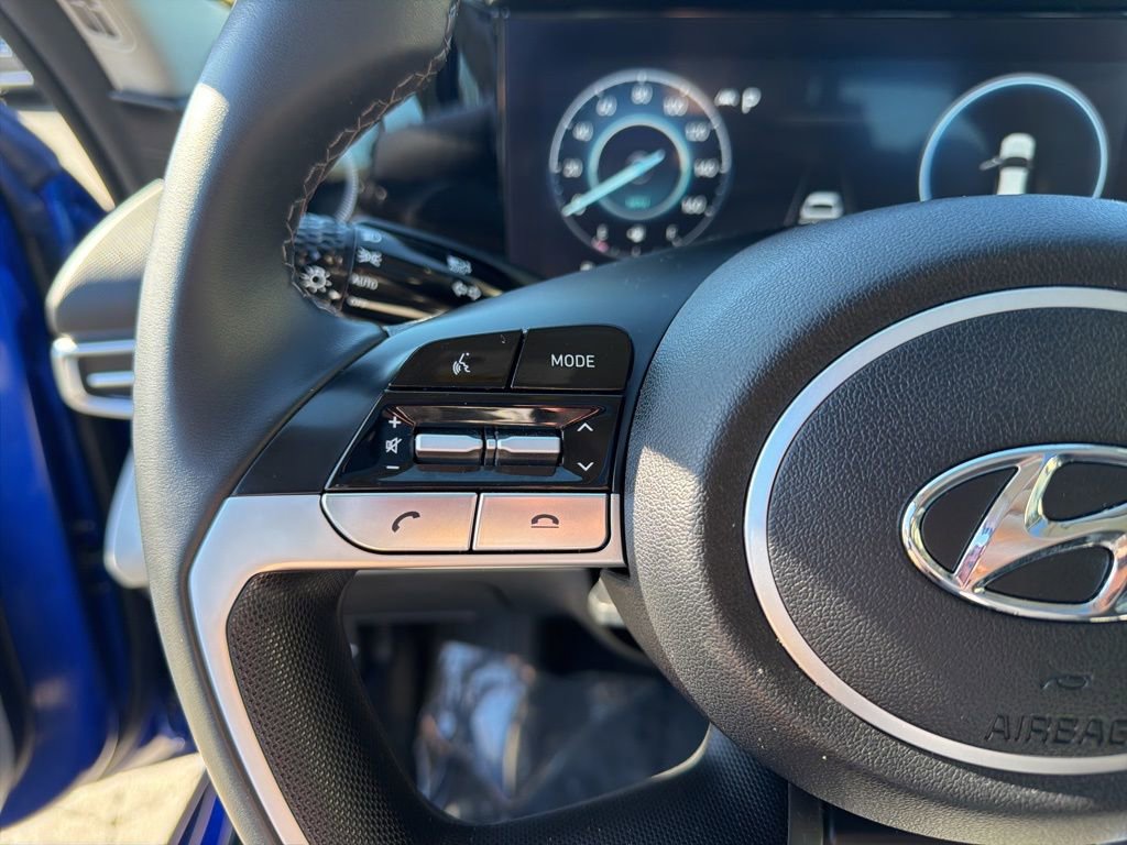 Used 2023 Hyundai Elantra Limited image 22