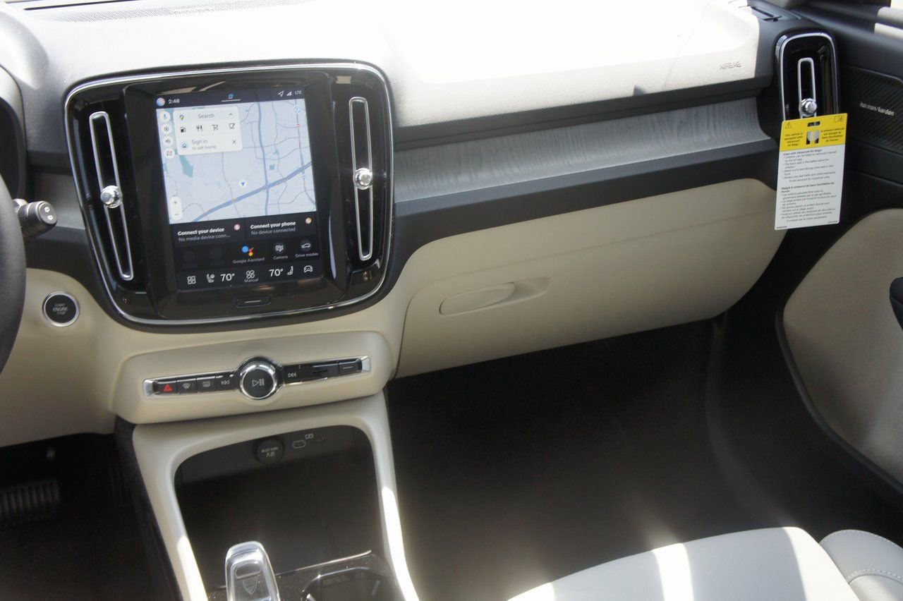 New 2026 Volvo XC40 B5 Ultra w/ Protection Package Premier image 12