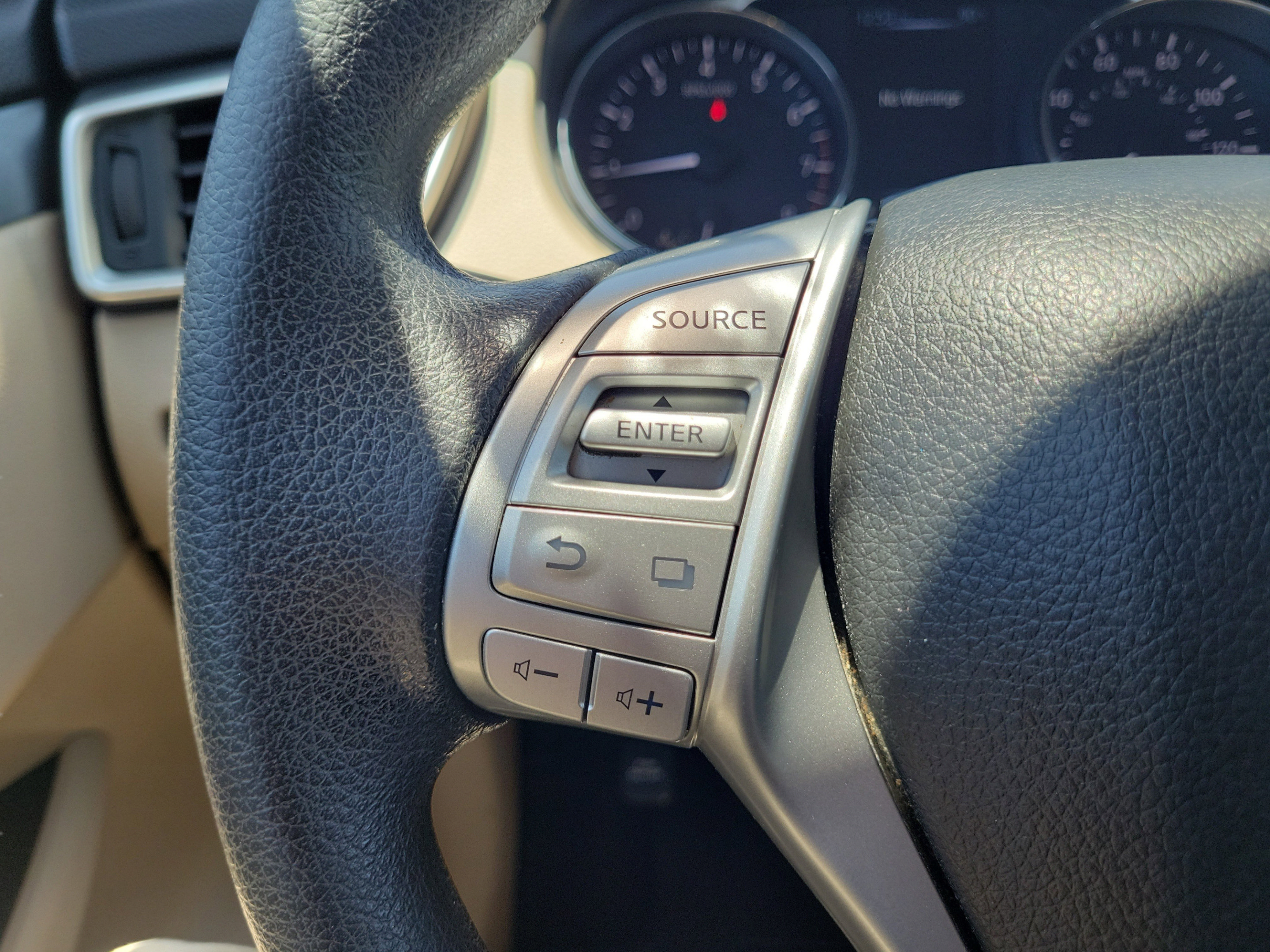 Used 2016 Nissan Rogue SV FWD image 27