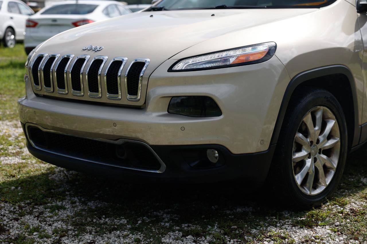 Used 2015 Jeep Cherokee Limited w/ Luxury Group FWD image 24