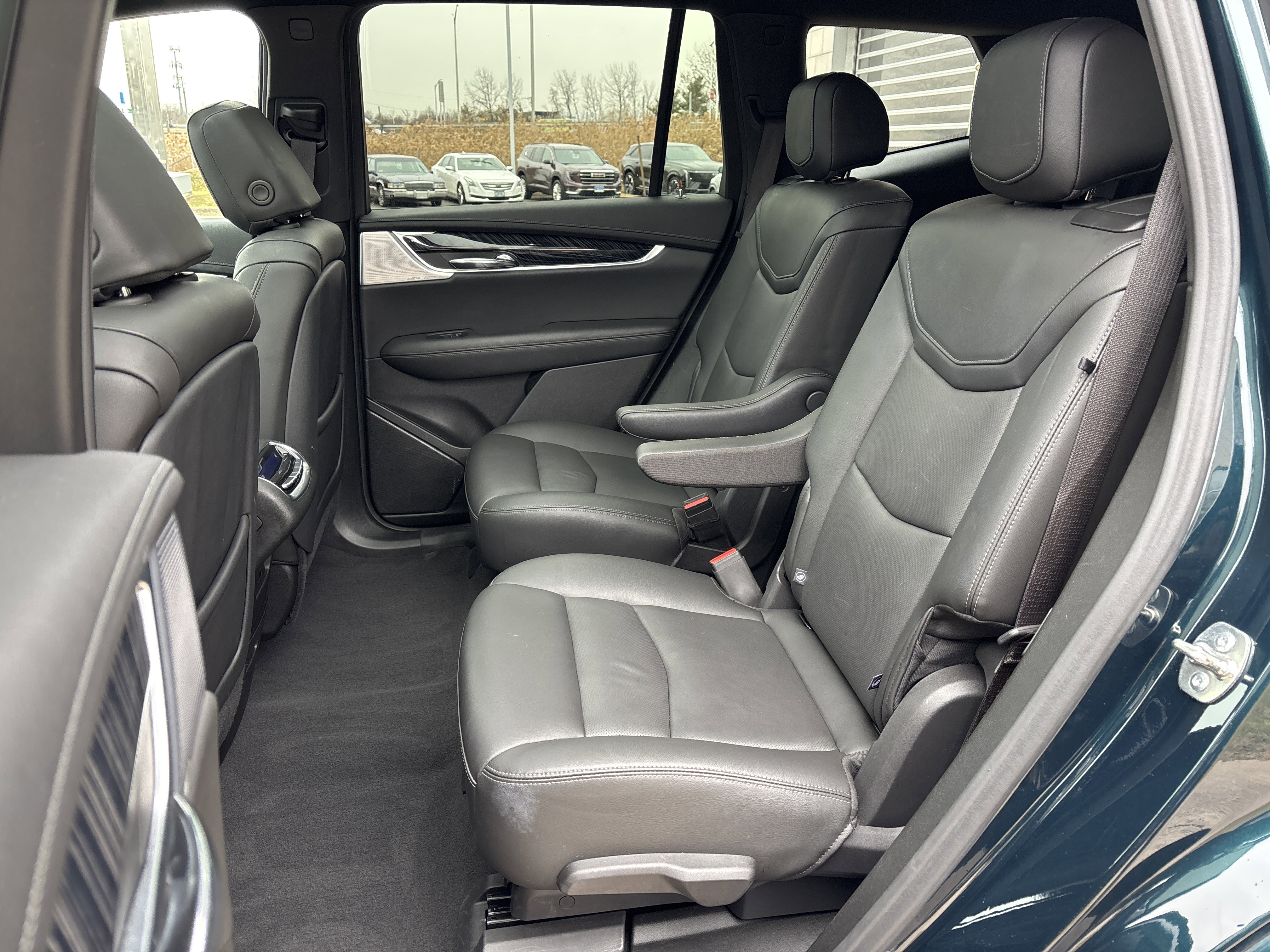 Used 2025 Cadillac XT6 Premium Luxury image 30