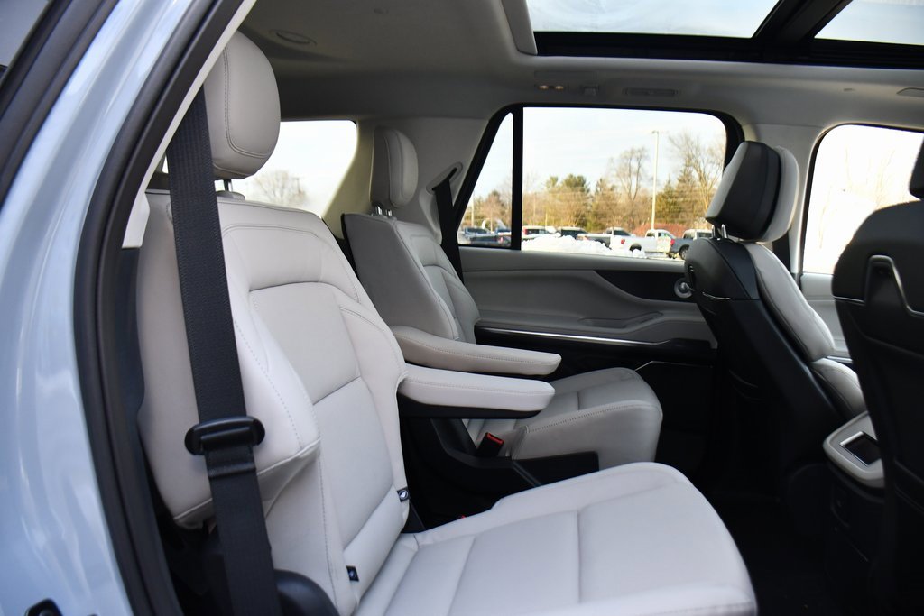 New 2025 Lincoln Navigator Reserve image 18