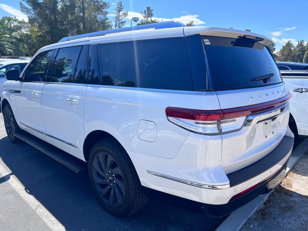 Used 2022 Lincoln Navigator L Reserve AWD/4WD image 2