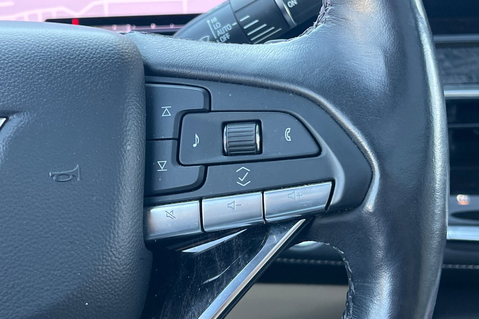 Used 2023 Cadillac Escalade Premium Luxury w/ Performance Package image 39