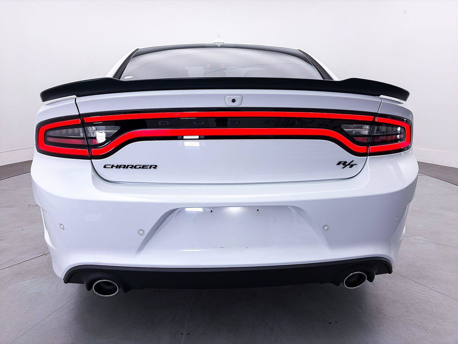 Used 2022 Dodge Charger R/T w/ Plus Group RWD image 15