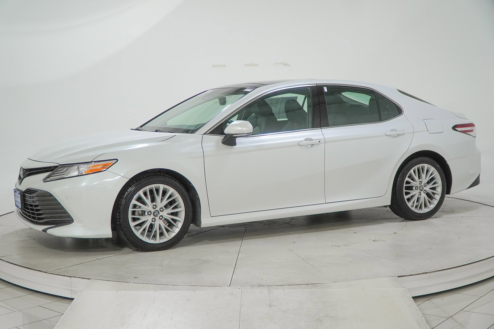 Used 2018 Toyota Camry XLE image 5