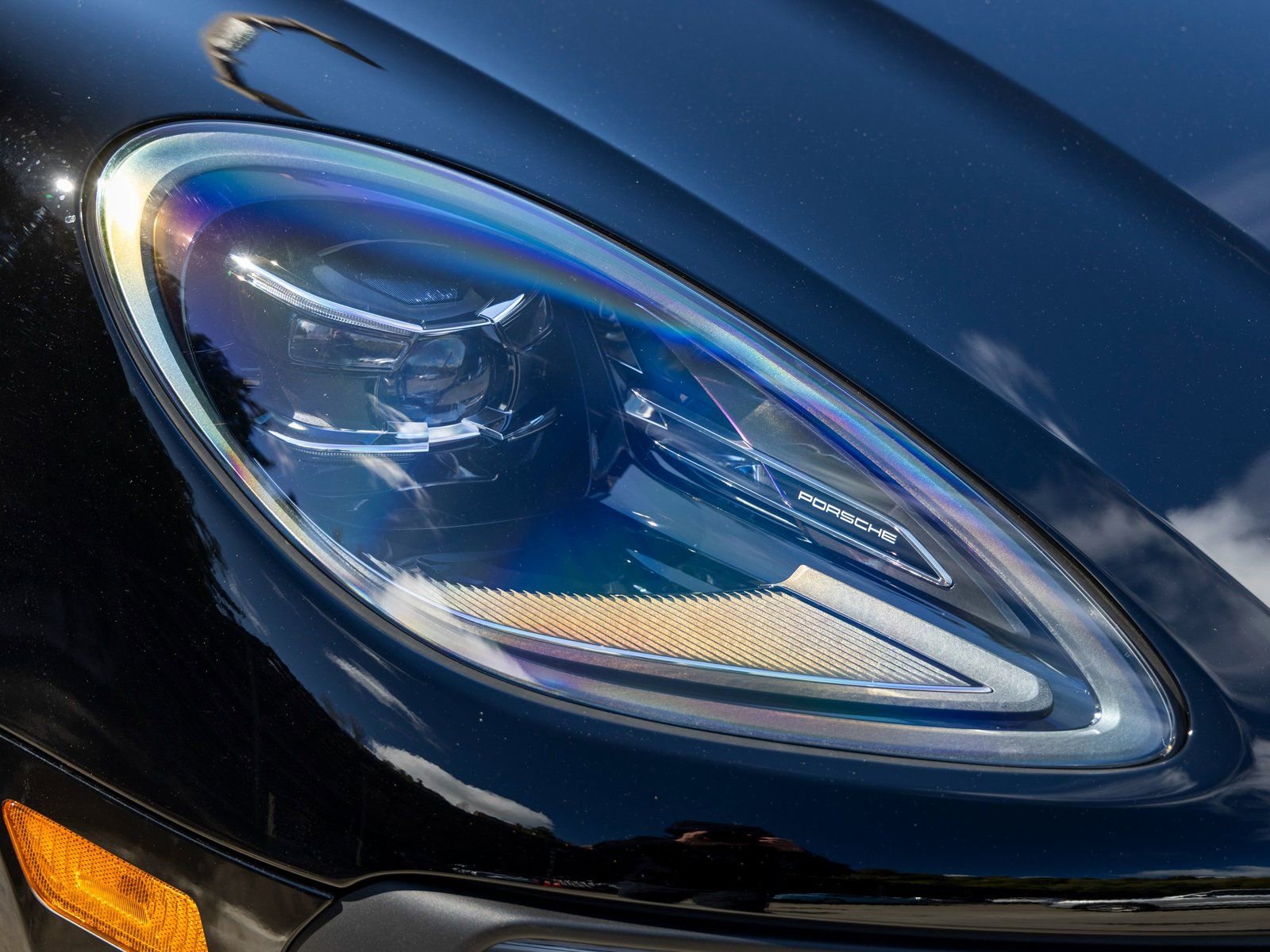 Certified 2025 Porsche Macan image 15