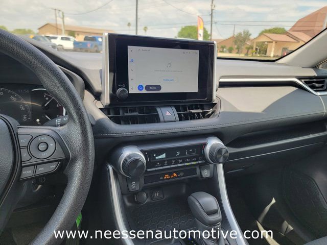 Used 2024 Toyota RAV4 LE AWD/4WD image 22
