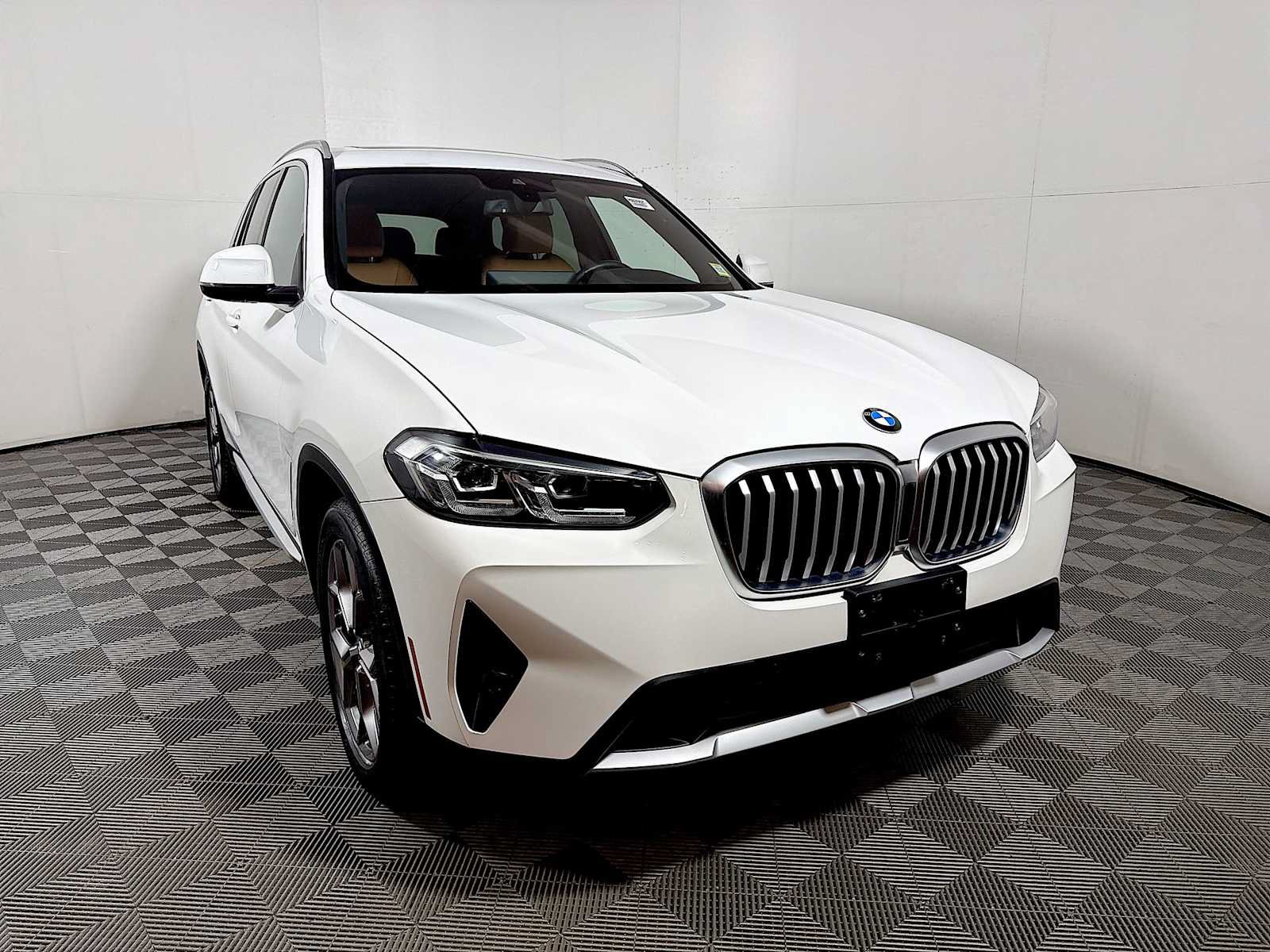Used 2023 BMW X3 xDrive30i w/ Convenience Package w/ZPA AWD/4WD image 2